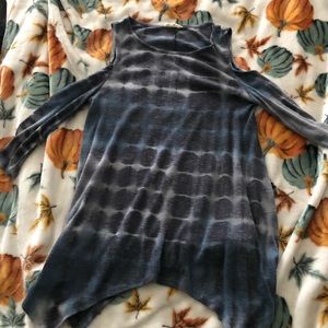 Cold shoulder boutique top